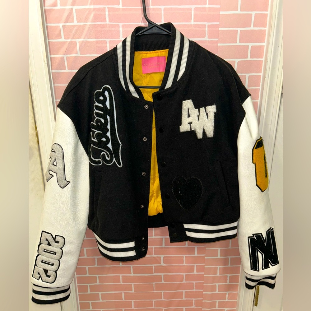 Oversized Bomber jacket. Good condition. Slightly used.